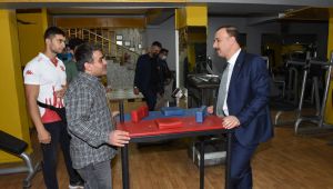 Vali Erin, Bilek Güreşi Şampiyonlarını Ziyaret Etti