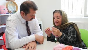 Vali Ayhan, Bakım Merkezinde Vatandaşları Dinledi
