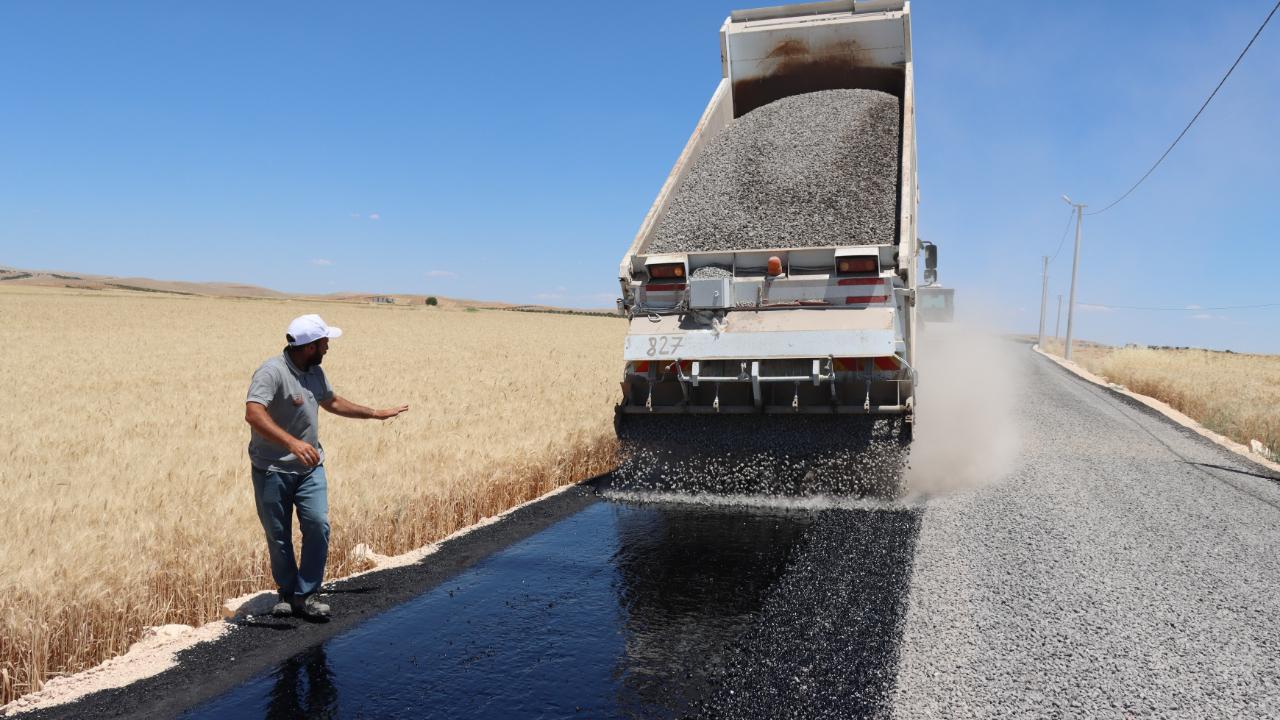 Haliliye Kırsalında Yollar Sathi Asfalt Kaplamayla Yenileniyor