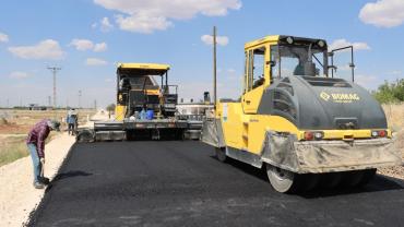 Harran-Akçakale Grup Yolunda Sıcak Asfalt Serimi Başladı