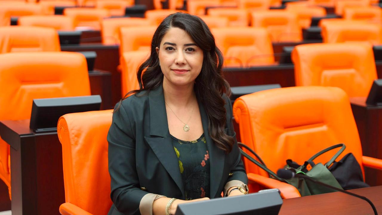 Ayan'dan Bakan Yumaklı'ya Fıstık İthalatı Soruları: "Üretici Ürününü Satamıyor"